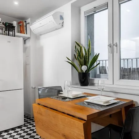 Daire Checkmate With Terrace&ac Metro Plocka *